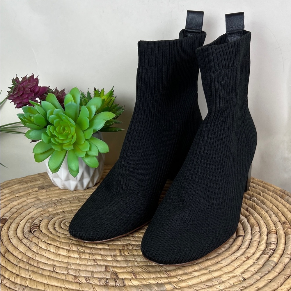 Everlane The Glove Boot in Black size 8 Women's Stretch Rib Knit Ankle Bootie